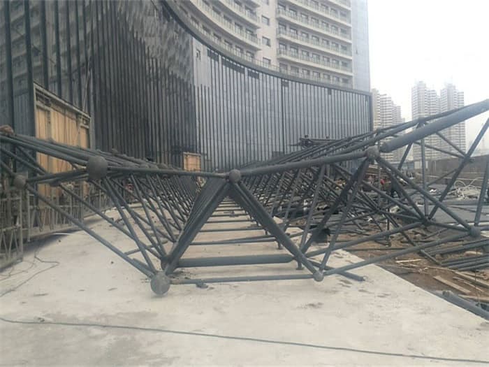 孝感万豪酒店雨棚网架